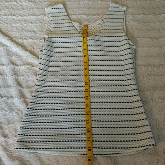 Suzy Shier tank top - Picture 2 of 3